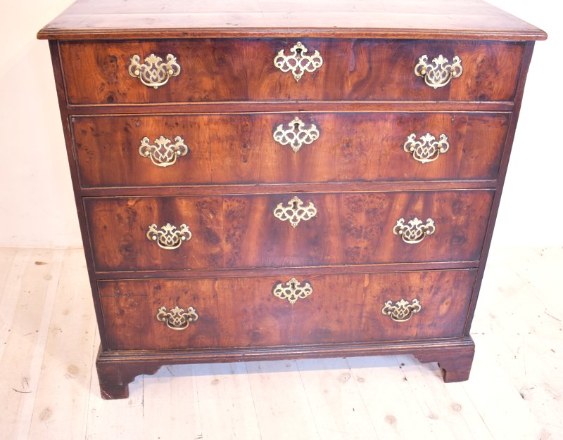 Yew wood chest of drawers - Image 2